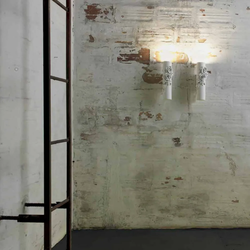 Wandleuchte aus mattweißer Keramik mit dekorativen Blumen - Revolution Viadurini