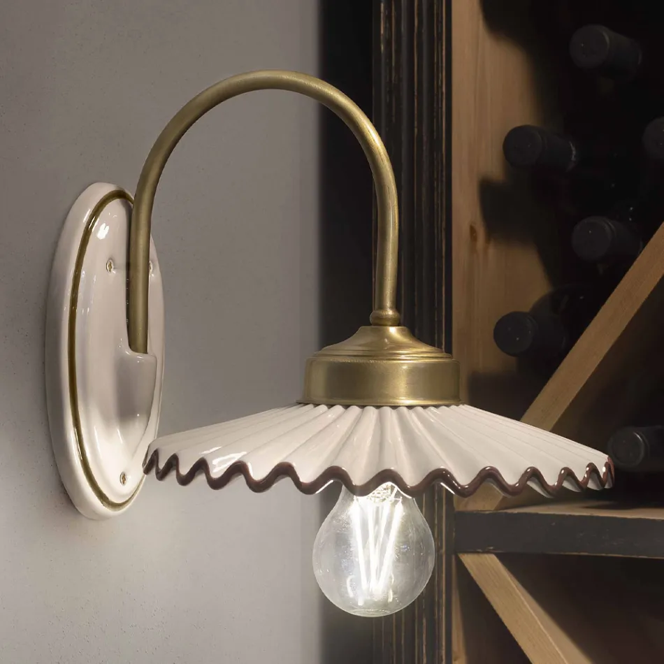 Plissierte, glänzende Keramikapplikation und handbemalte Kante – Laquila Viadurini