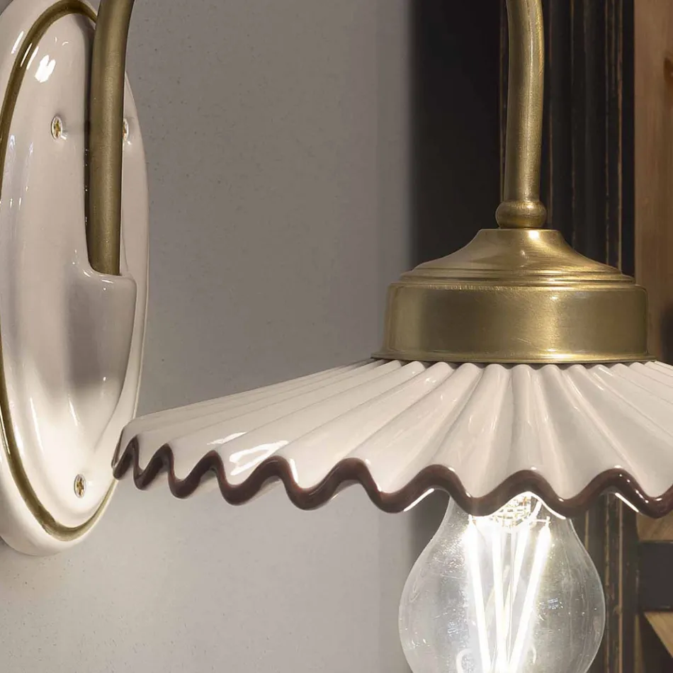 Plissierte, glänzende Keramikapplikation und handbemalte Kante – Laquila Viadurini