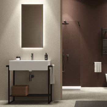 Badezimmer-Komposition Waschbecken aus Keramik und Sockel aus Stahl Made in Italy - Quadro