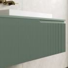Salbeigrüne Badezimmerkomposition mit Waschbecken aus Kunstharz, hergestellt in Italien – Artemide Viadurini
