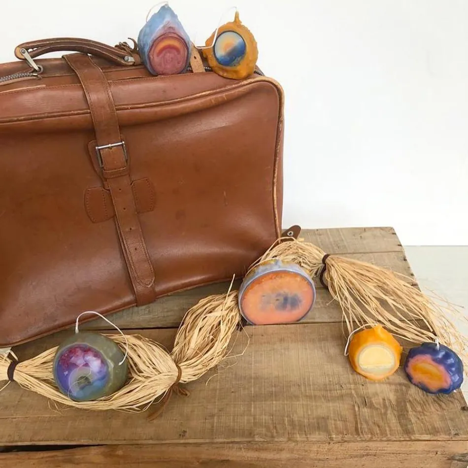 Zusammensetzung aus 3 farbigen Wachskerzen, Einzelstücke, hergestellt in Italien – Dela Viadurini