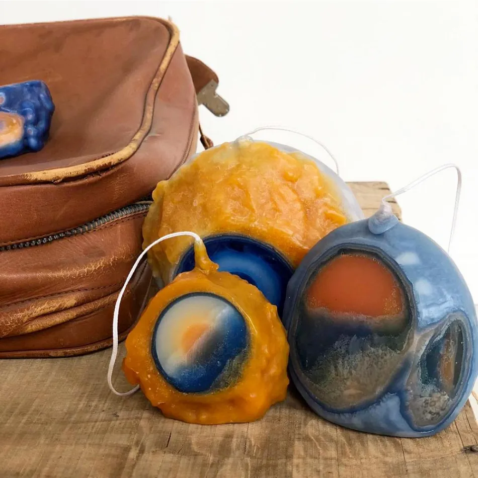 Zusammensetzung aus 3 farbigen Wachskerzen, Einzelstücke, hergestellt in Italien – Dela Viadurini