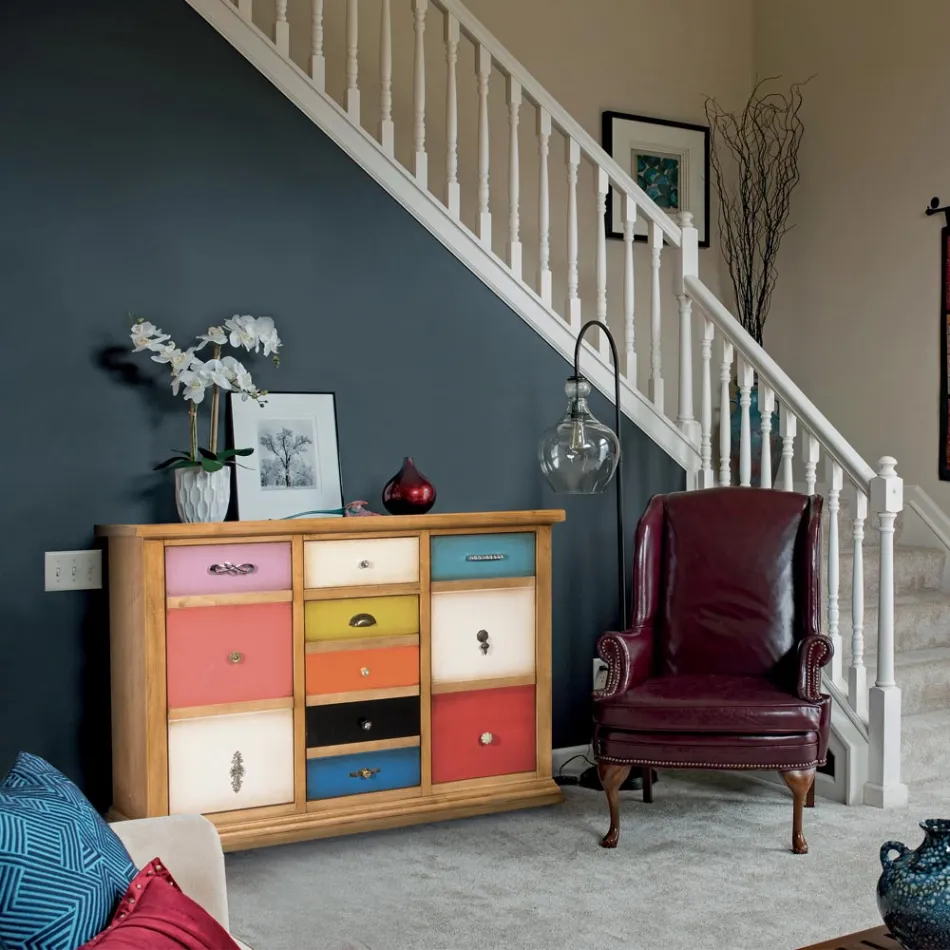 Sideboard mit farbigen Schubladen und verschiedenen Griffen, hergestellt in Italien – Shiva Viadurini