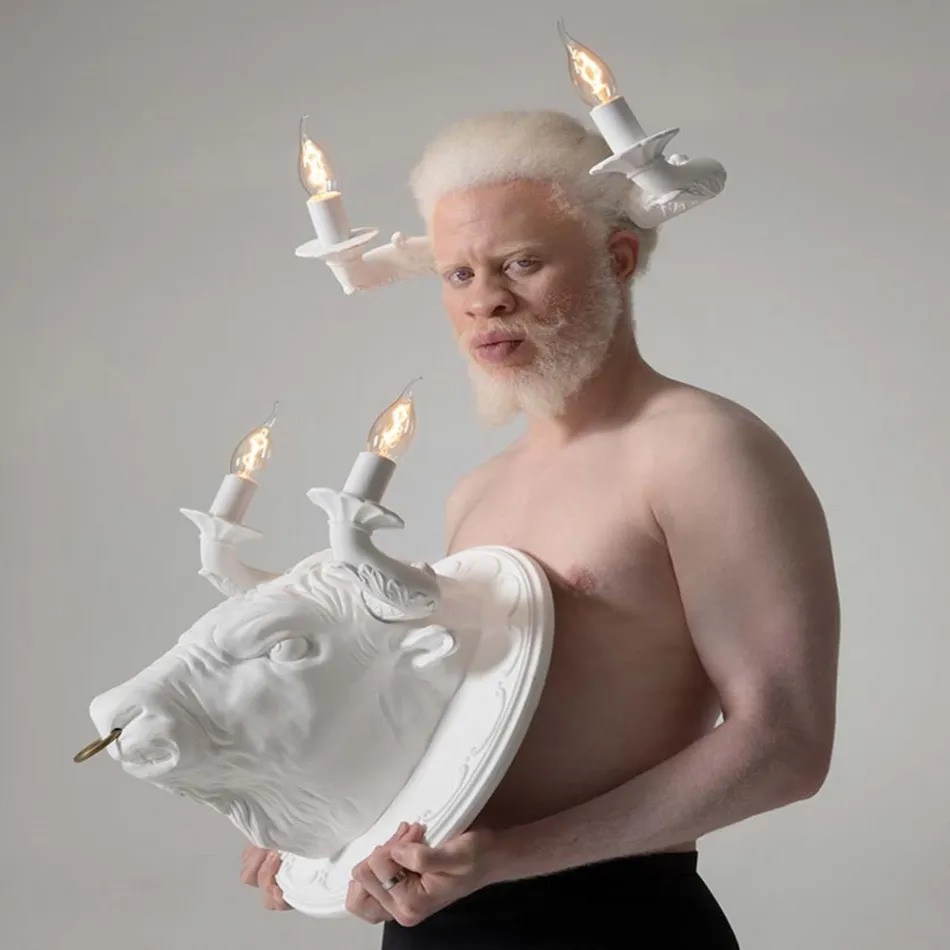 Wandleuchte mit 2 Leuchten im Keramikdesign in Form eines Stiers - Marrena Viadurini