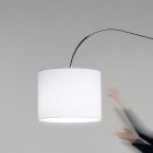 Stehlampe aus Metall mit PVC-Schirm mit Stoff bezogen - Igeo Viadurini