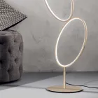 Stehlampe aus Metall in Gold-Finish mit dimmbarer LED - Raissa Viadurini