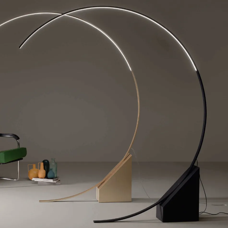 Stehlampe aus lackiertem Metall mit dimmbarem LED-Licht – Eukalyptus Viadurini