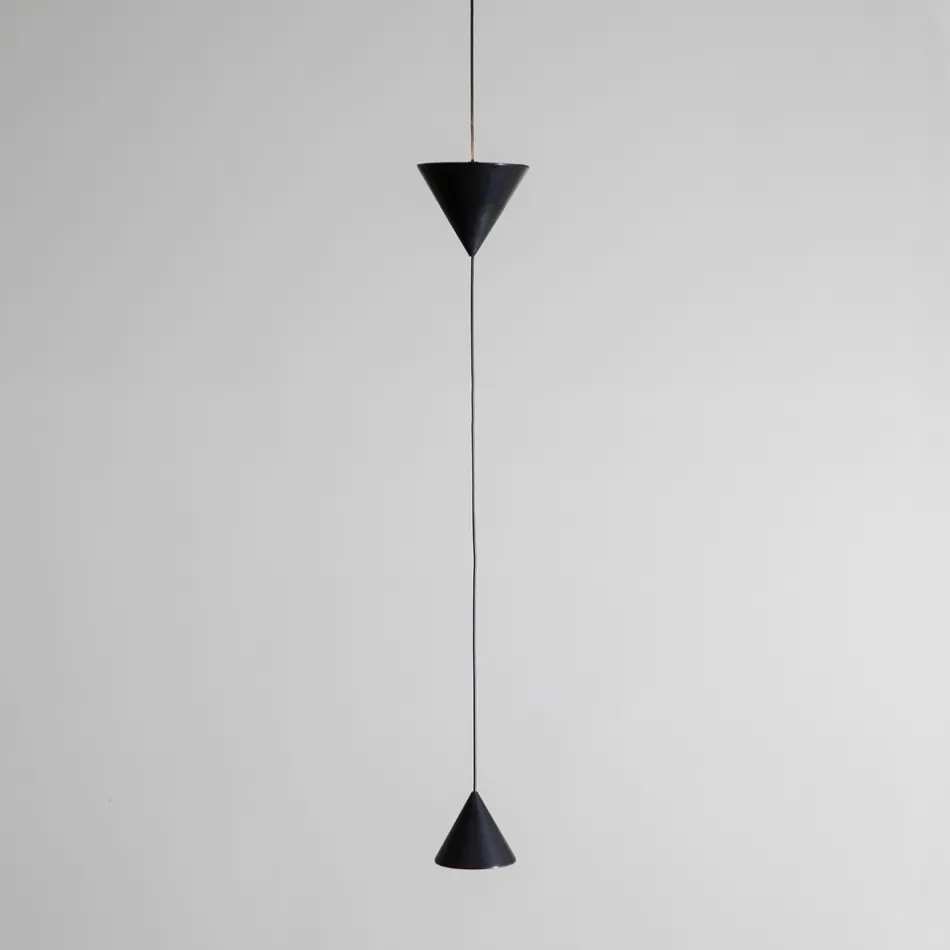 Hängende Drahtlampe aus schwarzem Aluminium und Doppelkegel-Design - Mercado Viadurini