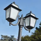 Gartenlaternenpfahl 238 cm hoch aus anthrazitfarbenem Aluminium und sandgestrahltem Glas - Elric Viadurini