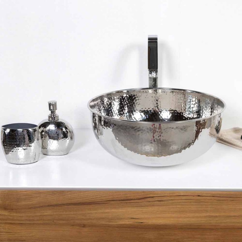 Rundes Waschbecken aus gehämmertem Chrommessing