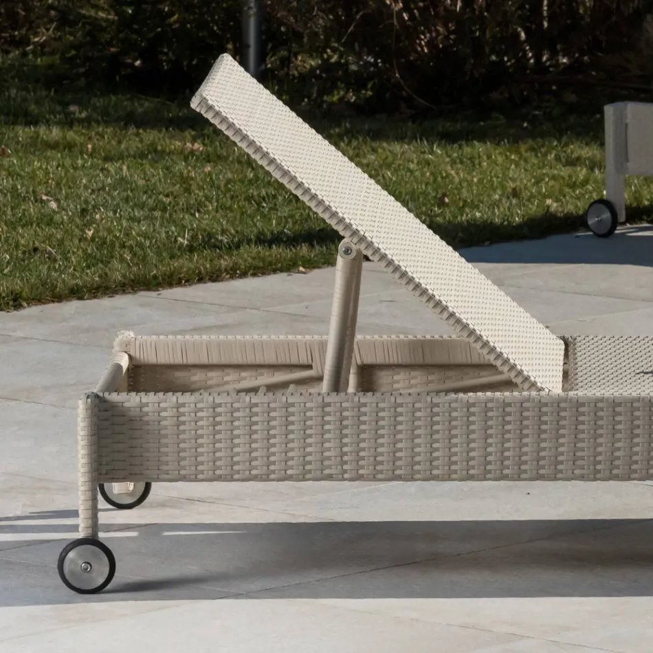 Poly Rattan Gartenliege mit Rädern – Sonnenbaden Viadurini