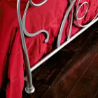 Doppelbett in Eisenfertigkeit mit konischen Beinen Zoe Viadurini