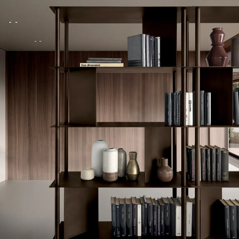 Filiberta Vertikales Bücherregal aus lackiertem Metall, hergestellt in Italien Viadurini