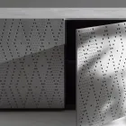 Sideboard mit 3 Türen und 3 Einlegeböden, Dekor aus Gussaluminium - Scorpion Viadurini