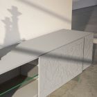 Sideboard aus hellgrauem MDF mit Glasfüßen Made in Italy - Germena Viadurini