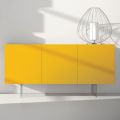 Gelb lackiertes MDF-Sideboard mit 3 Türen und Glasfüßen Made in Italy - Ciara