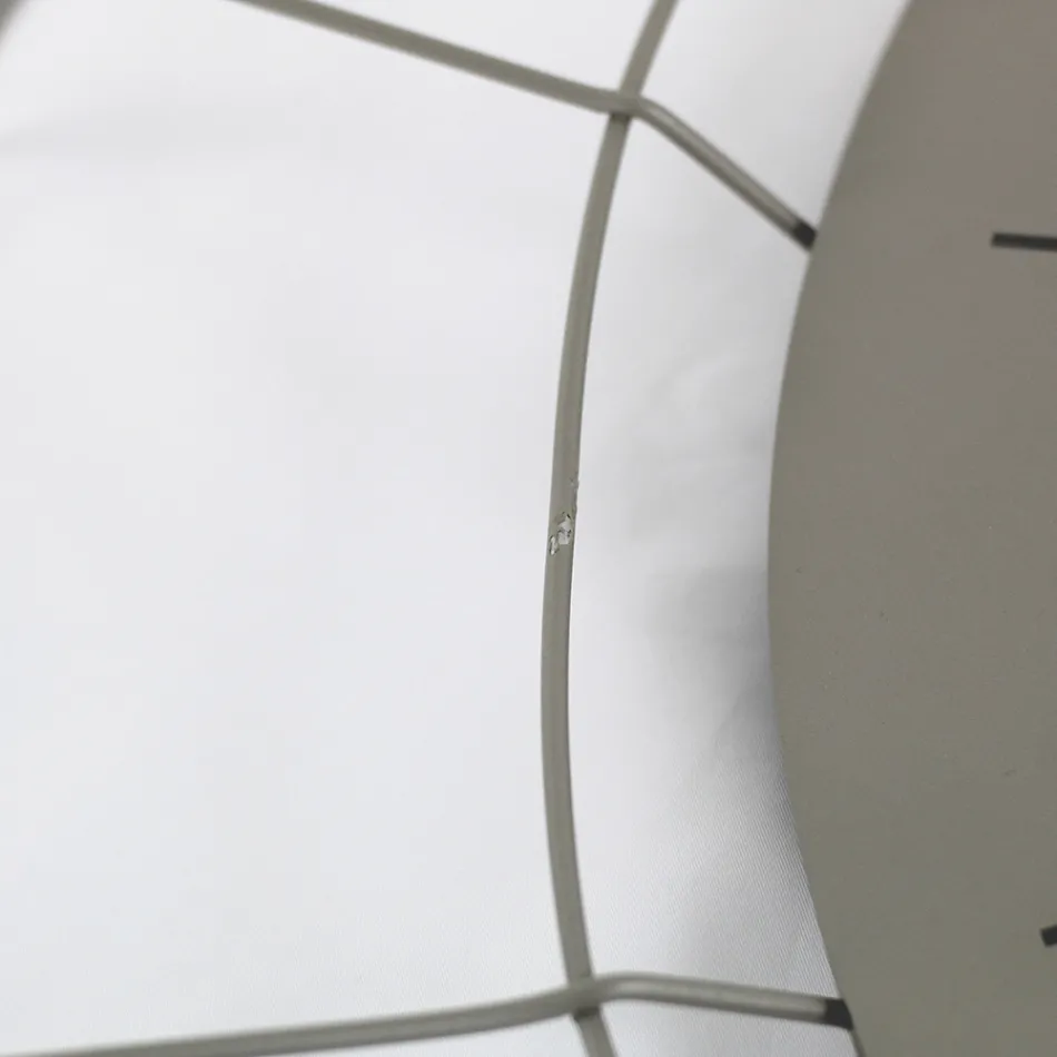 Moderne Wanduhr Adalgiso aus farbigem Stahl, hergestellt in Italien Viadurini