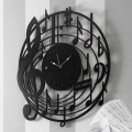 Runde schwarze Wanduhr des modernen Designs in verziertem Holz - Musik