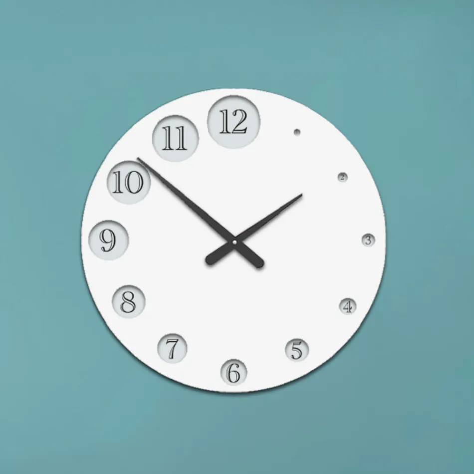 Holzuhr mit sich allmählich vergrößernden Zahlen, hergestellt in Italien – Kenia Viadurini