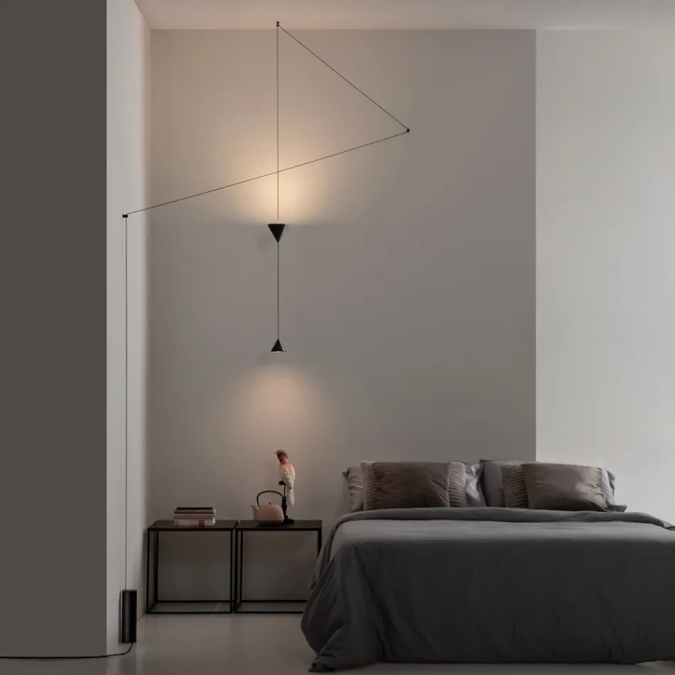 Stehlampe aus schwarzem Aluminium und minimalistischem Doppelkegel-Design - Mercado Viadurini