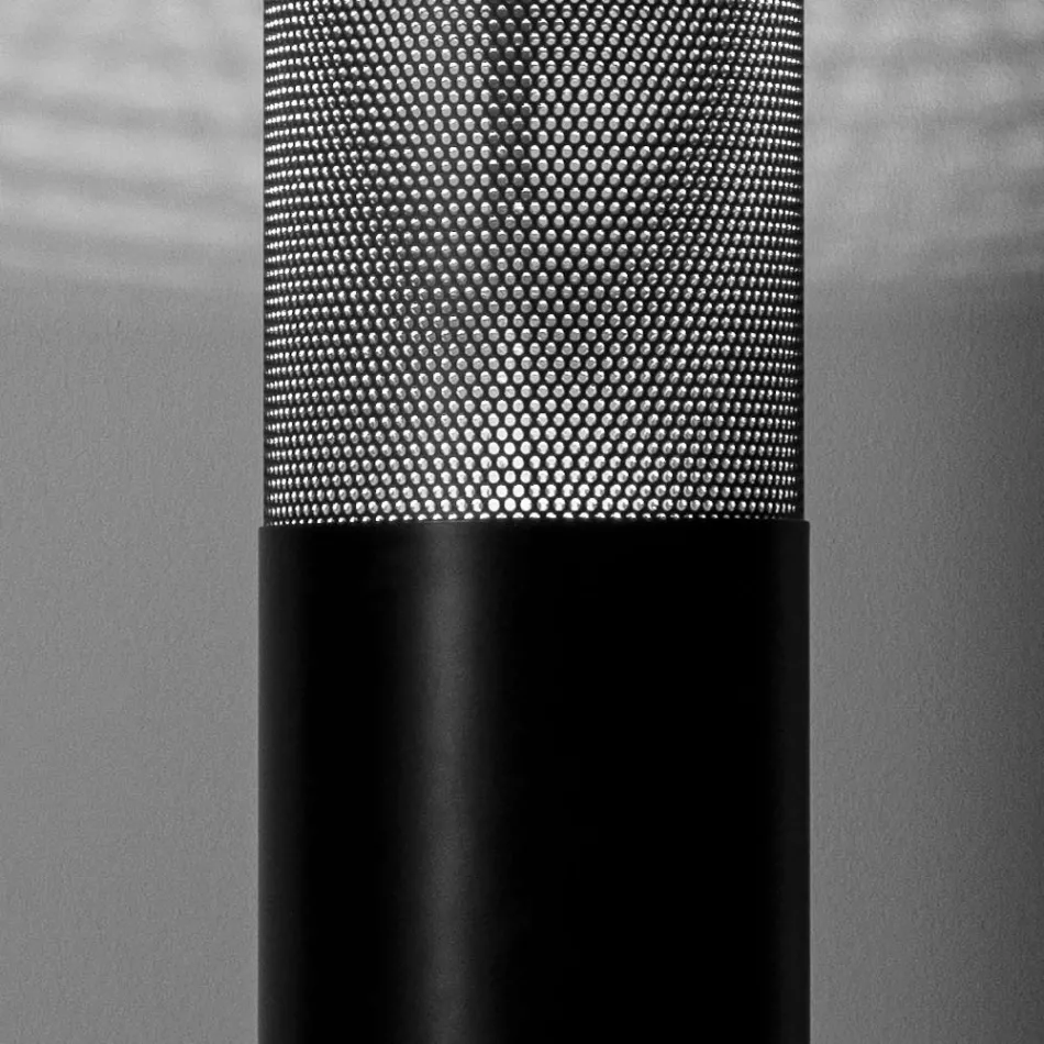 Stehleuchte mit perforiertem Metalldiffusor, hergestellt in Italien – Come Viadurini