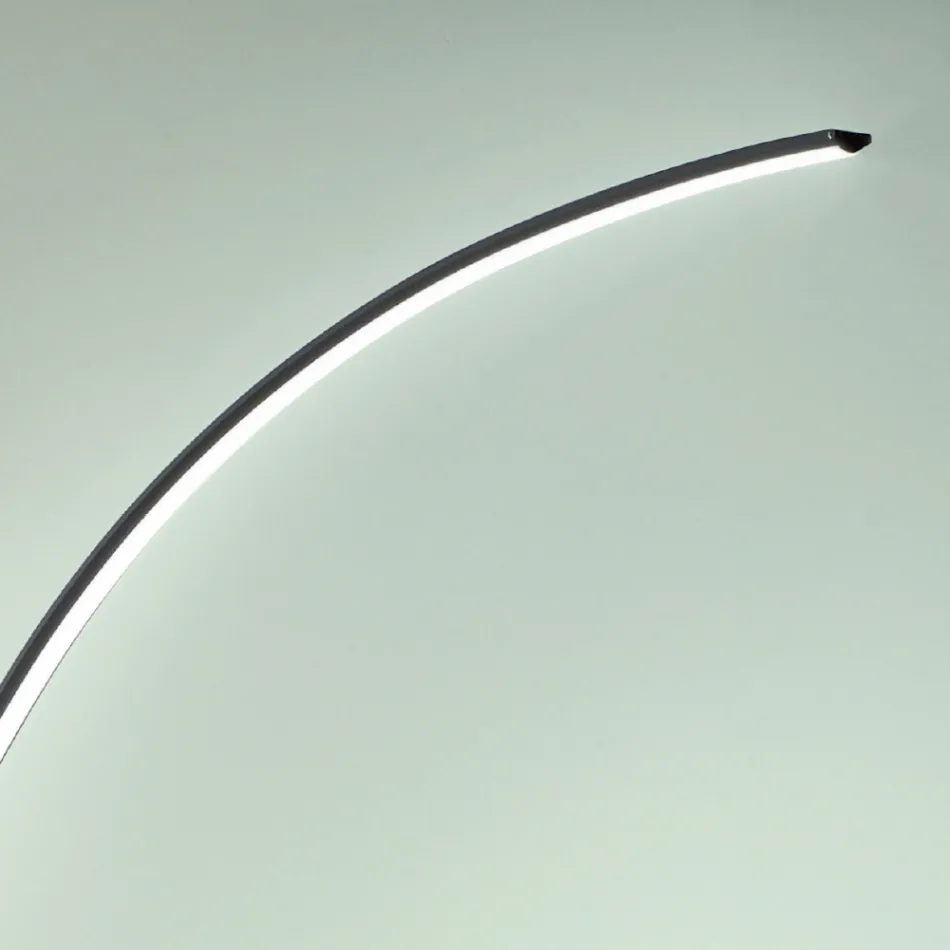 Moderne dimmbare LED-Stehlampe aus schwarzem, goldenem oder weißem Metall - Gondola Viadurini