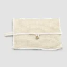 Naturweiße Waben-Baumwoll-Clutch mit Perlmuttknopf – Anteha Viadurini