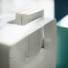 Hochwertiger farbiger Metallboden-Zeitungsständer Hergestellt in Italien - Imane Viadurini