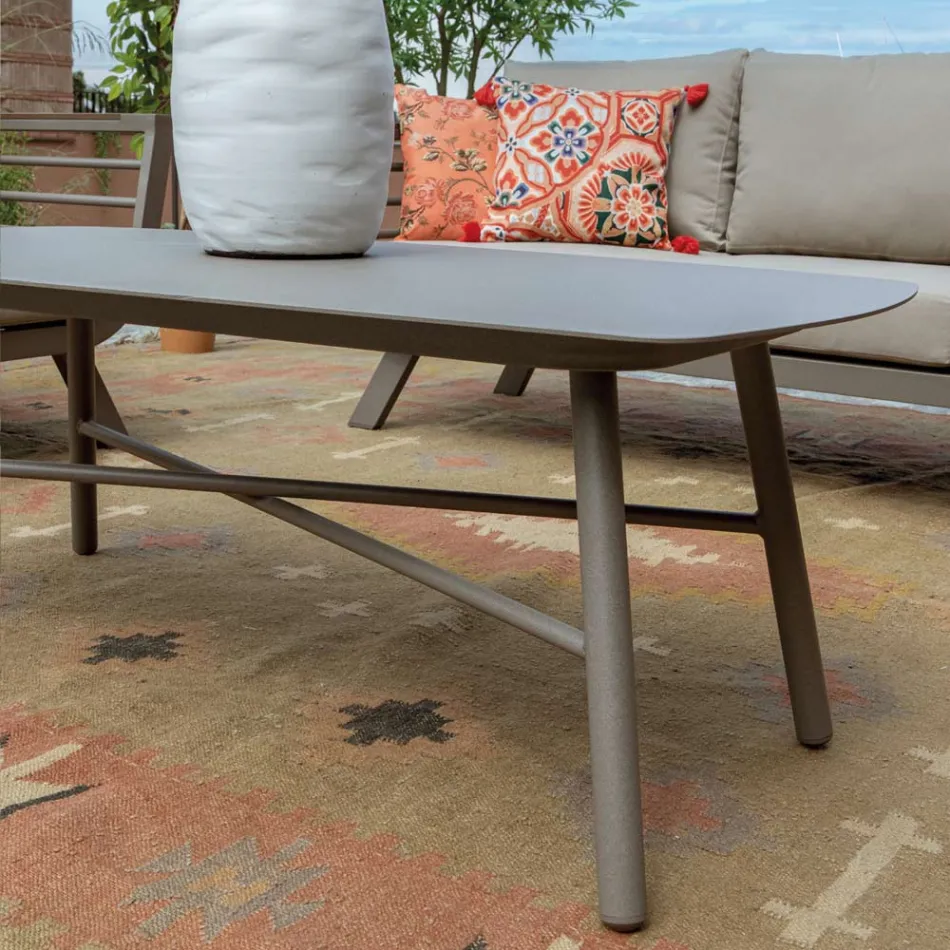 Wohnzimmer im Freien, bestehend aus 1 3-Sitzer-Sofa, 2 Sesseln und 1 Couchtisch - Righello Viadurini