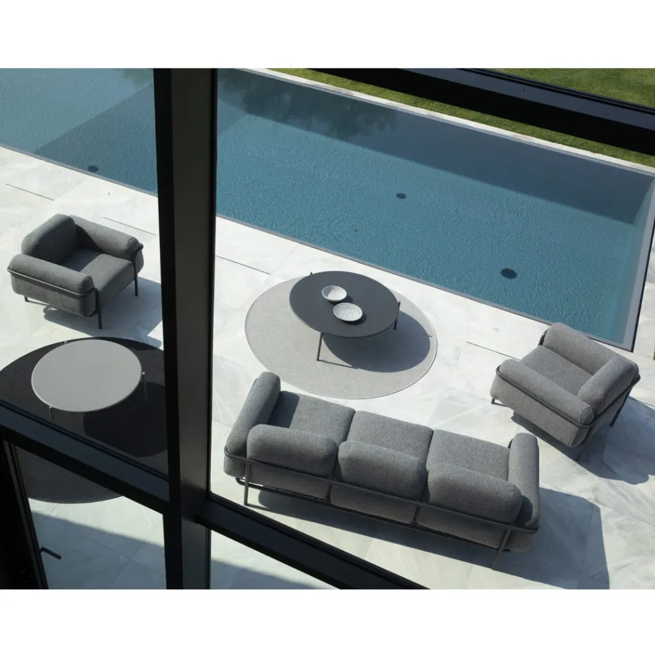 Wohnzimmer im Freien mit Sofa und 2 Sesseln aus Stoff Made in Italy - Suki Viadurini