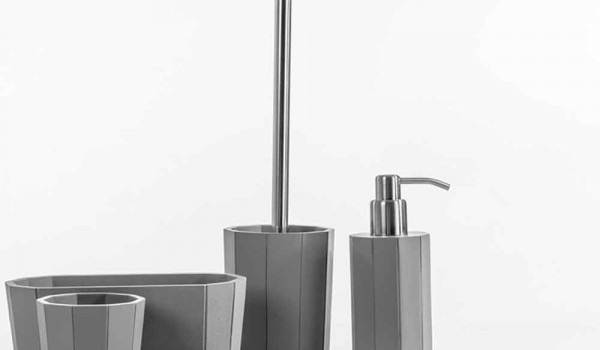 Badaccessoires in weiß / grauem Resin Rivello