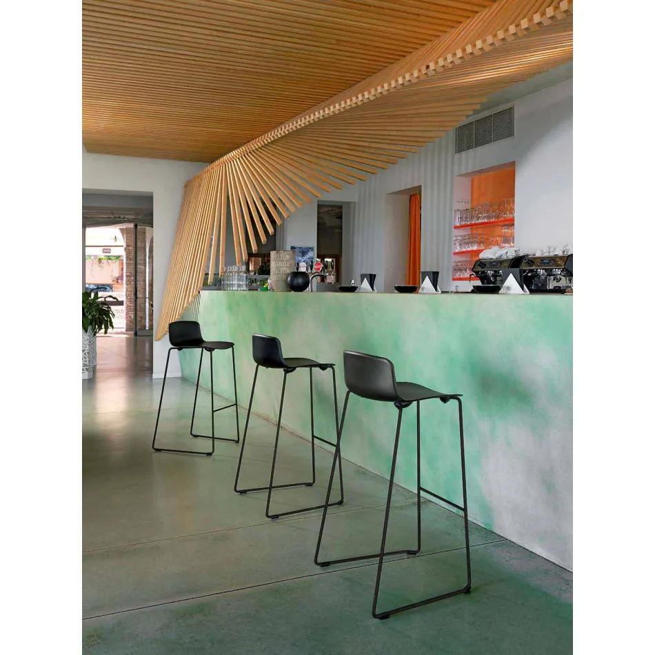 Stapelbarer Hocker aus Metall und Polypropylen Hergestellt in Italien, 2 Stück - Charla Viadurini