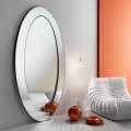 Moderner ovaler freistehender Spiegel mit geneigtem Rahmen Made in Italy - Salamina