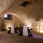 Slide Peak Hochtisch (H120) aus Polyethylen und Glas in Italien hergestellt Viadurini