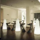 Slide Peak Hochtisch (H120) aus Polyethylen und Glas in Italien hergestellt Viadurini