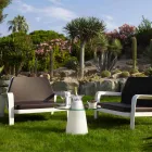 Slide Peak niedriger Tisch (H50) aus Polyethylen und Glas, hergestellt in Italien Viadurini