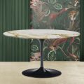 Tulip Eero Saarinen H 41 Ovaler Couchtisch mit Calacatta-Goldmarmorplatte – Scharlachrot