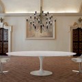 Moderner ovaler Esstisch aus Carrara- oder Marquinia-Marmor – Dollars
