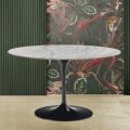 Eero Saarinen Tulip Tisch H 74 mit runder Platte aus Carrara Statuarietto Marmor - Scharlachrot