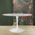 Tulip Saarinen H 73 Ovaler Tisch aus Carrara-Marmor Statuarietto, hergestellt in Italien – Scharlachrot