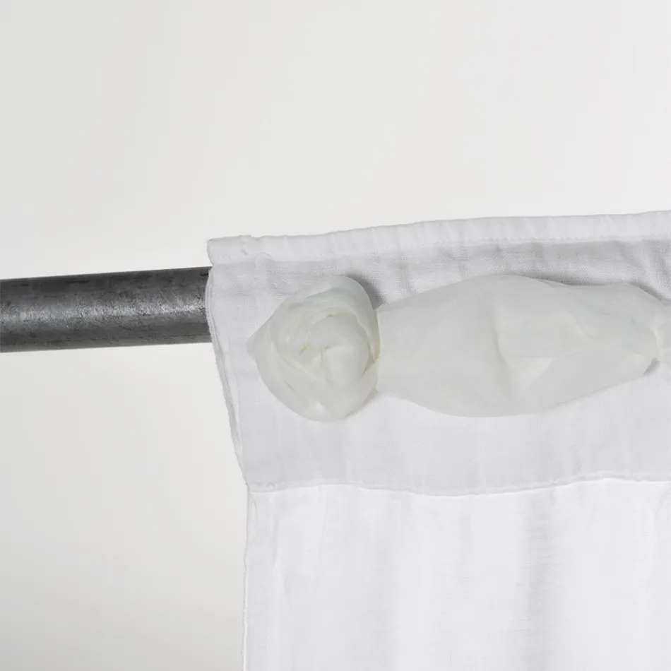 Weißer Leinenvorhang mit Organza- und Shabby-Design-Stickerei, hergestellt in Italien – Marpessa Viadurini