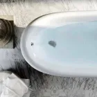 Freistehende blaue Kunstharzbadewanne im klassischen Design, Fregona Viadurini