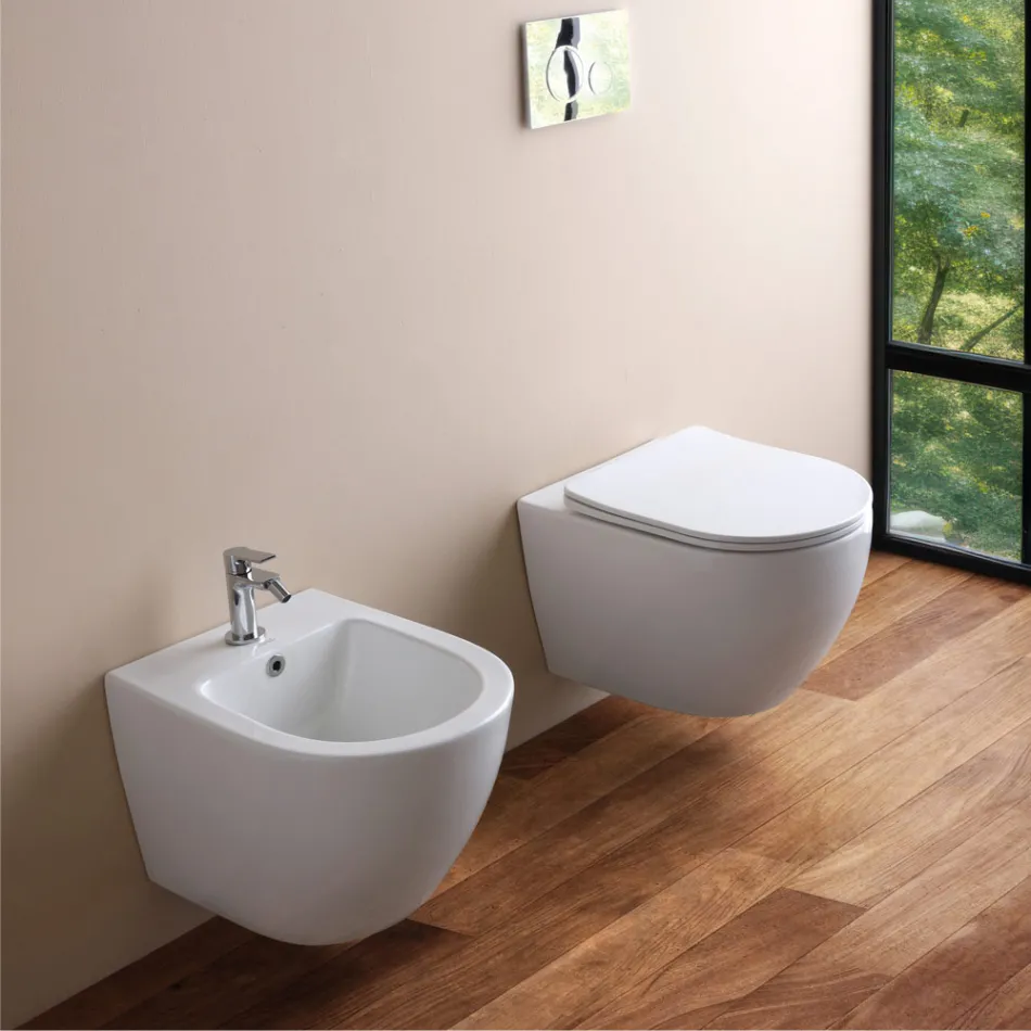 Wandhängendes, spülrandloses WC mit Soft-Close-Keramiksitz – Juniper   Viadurini