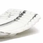 Gebogenes dekoratives Tablett aus Arabescato-Marmor Made in Italy - Clifton Viadurini