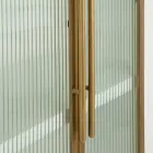 Vitrine aus Holz mit Aufsatz und abgerundeten Einsätzen mit 2 Türen und 2 Schubladen - Rachel Viadurini